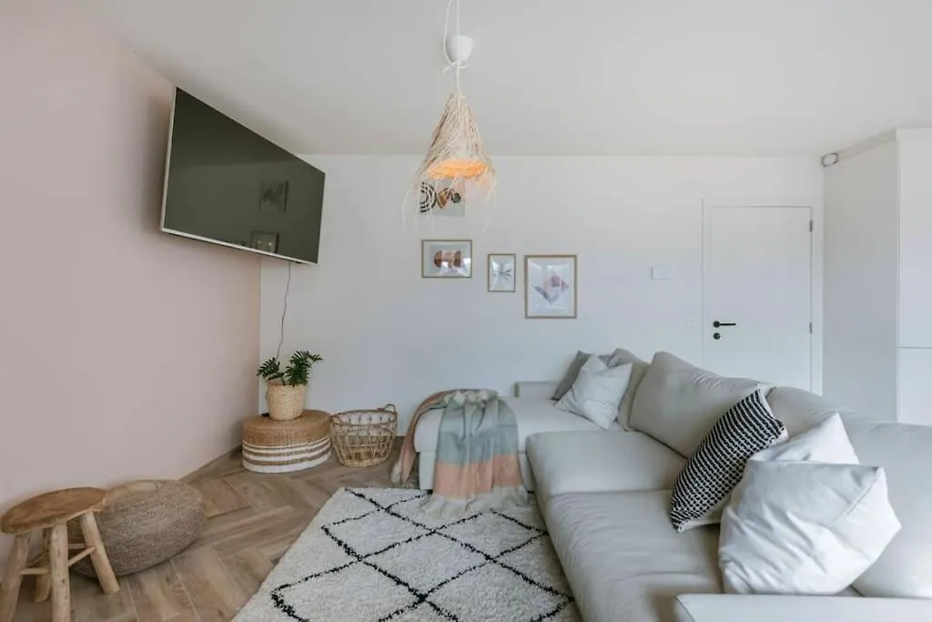 Juan - Stijlvol Appartement Met Uitzicht Op De Kaai Oostende